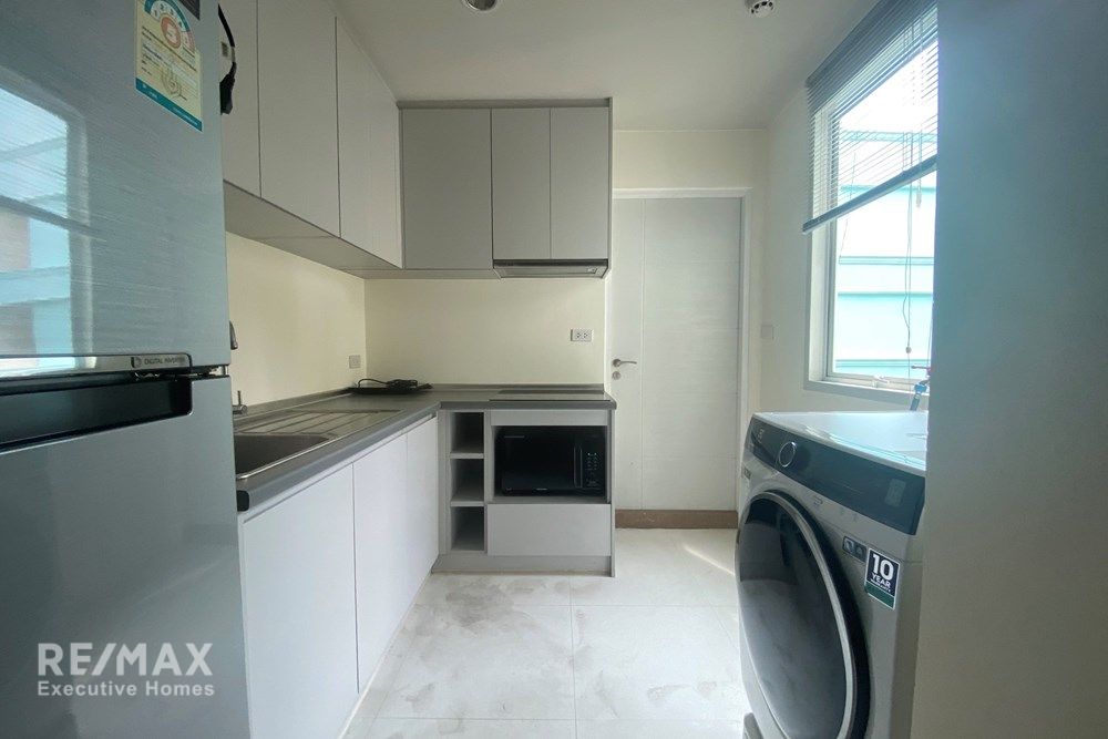 Spacious 3BR Duplex at The Crest Suk 24 | 248sqm | 9 Min Walk to BTS Phrom Phong 8