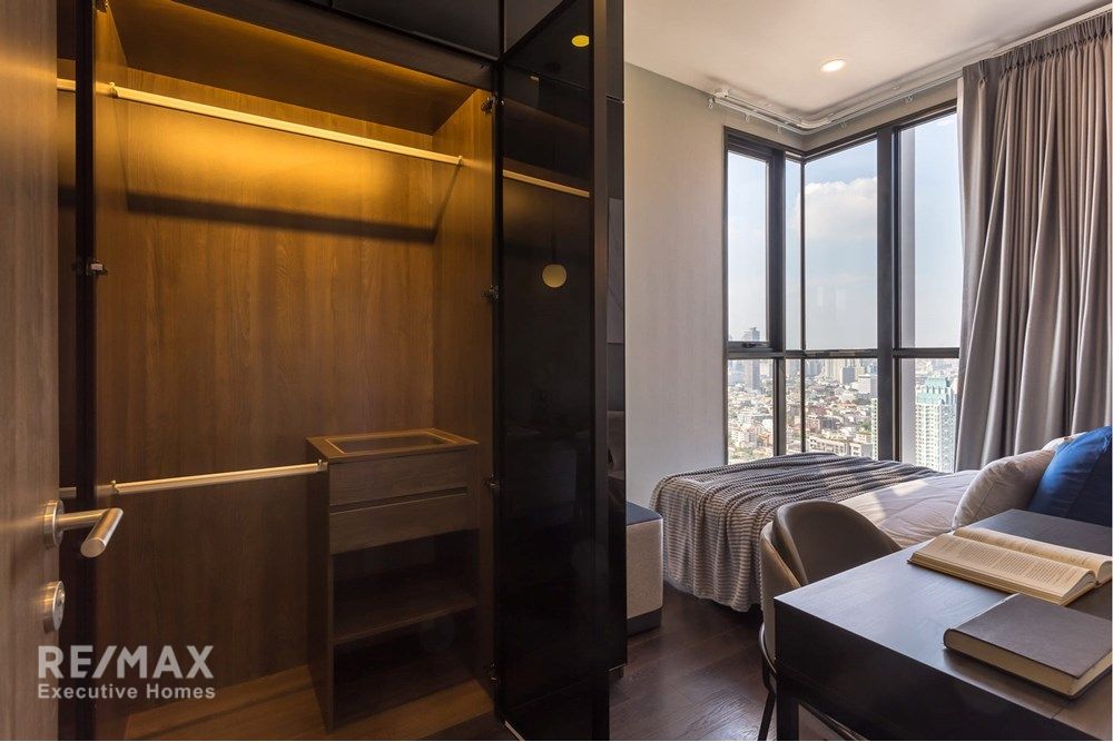 Spacious 3BR Condo for Rent at Park Origin Thonglor - 38th Floor with 2 Bathrooms Near DONKI 10