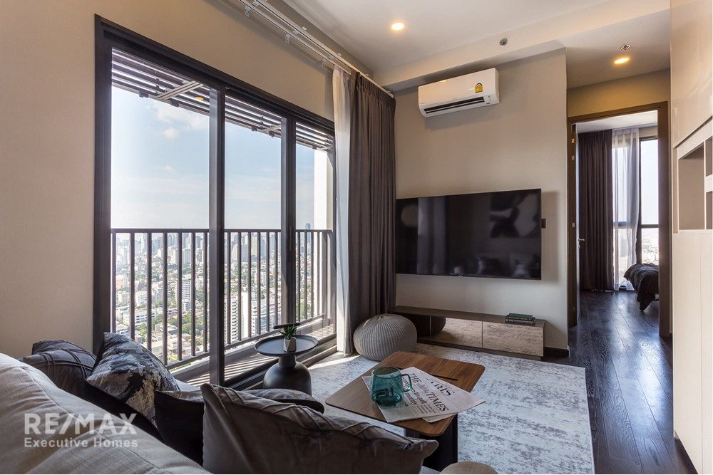 Spacious 3BR Condo for Rent at Park Origin Thonglor - 38th Floor with 2 Bathrooms Near DONKI 2