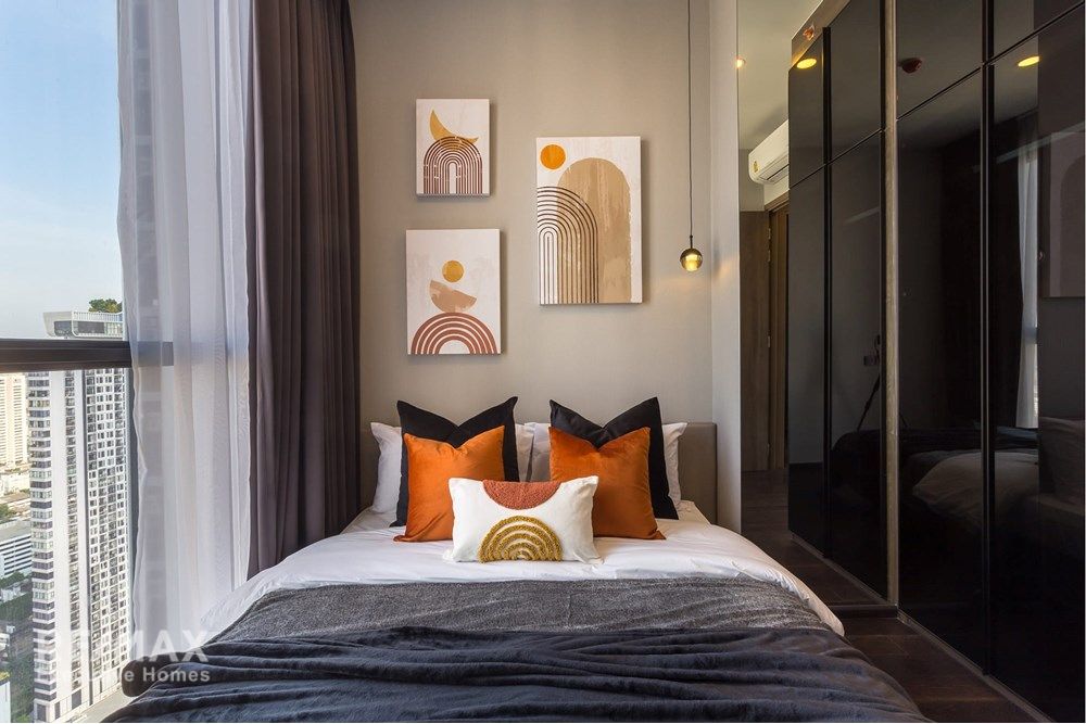 Spacious 3BR Condo for Rent at Park Origin Thonglor - 38th Floor with 2 Bathrooms Near DONKI 8