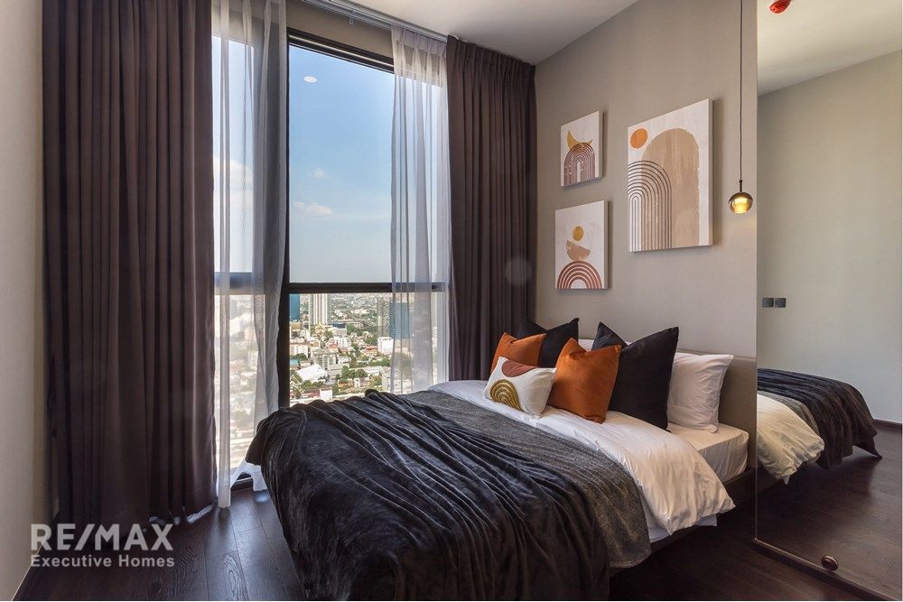 Spacious 3BR Condo for Rent at Park Origin Thonglor - 38th Floor with 2 Bathrooms Near DONKI 9