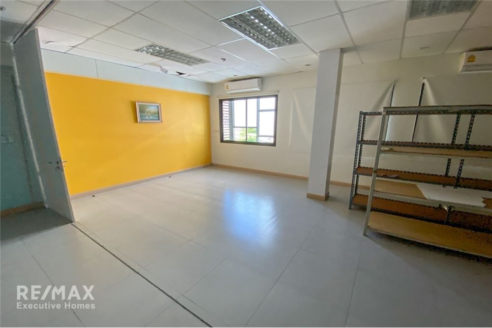 240sqm Home Office Townhouse for Rent at Asoke-Sukhumvit | Company Registration Allowed | 150K 10