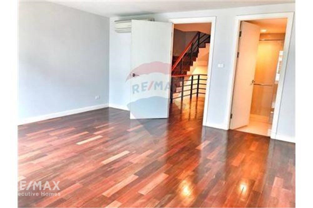 Spacious 3BR  Office Townhome for Rent in Asoke - 200sqm, 80K, Co. Registration Allowed 10