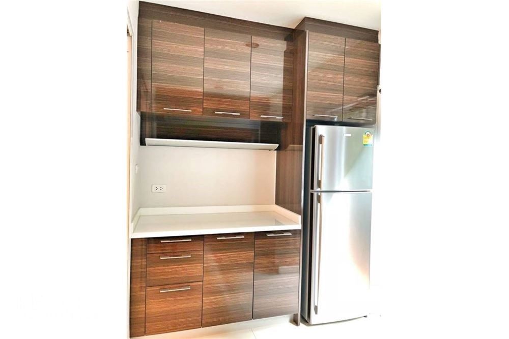 Spacious 3BR  Office Townhome for Rent in Asoke - 200sqm, 80K, Co. Registration Allowed 11