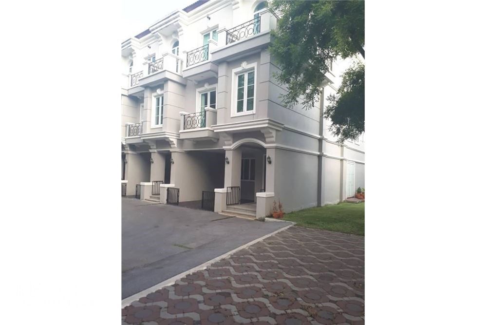 Spacious 3BR  Office Townhome for Rent in Asoke - 200sqm, 80K, Co. Registration Allowed 3