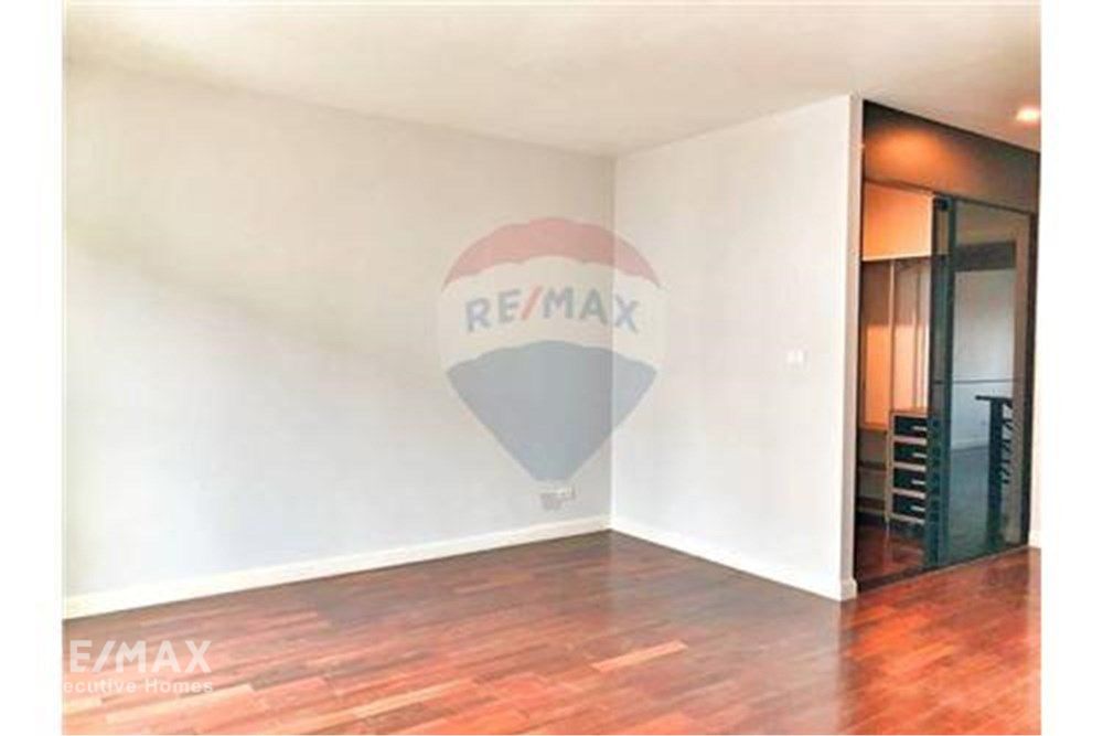 Spacious 3BR  Office Townhome for Rent in Asoke - 200sqm, 80K, Co. Registration Allowed 8