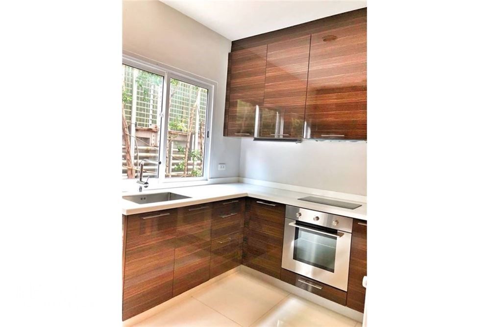 Spacious 3BR  Office Townhome for Rent in Asoke - 200sqm, 80K, Co. Registration Allowed 9