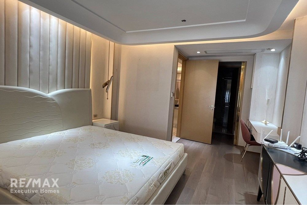 Luxury 371sqm Sky Villa with Private Pool for Rent at Le Raffine 24, 10 mins Walk to BTS Phrom Phong 10