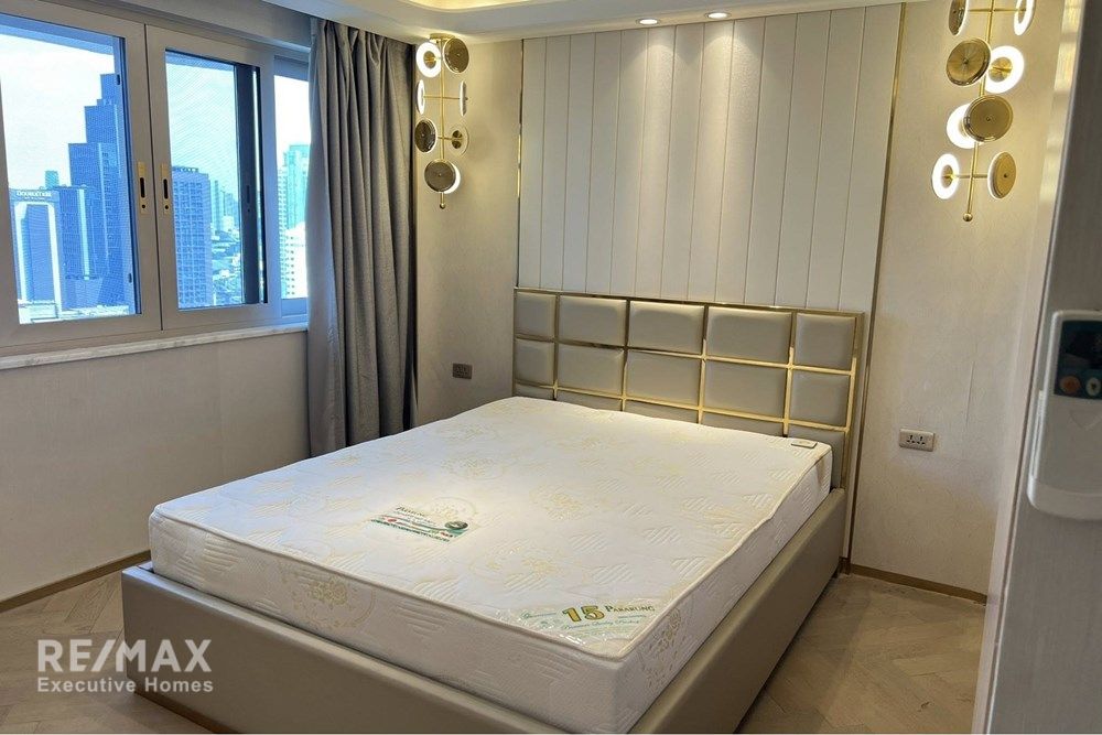 Luxury 371sqm Sky Villa with Private Pool for Rent at Le Raffine 24, 10 mins Walk to BTS Phrom Phong 11
