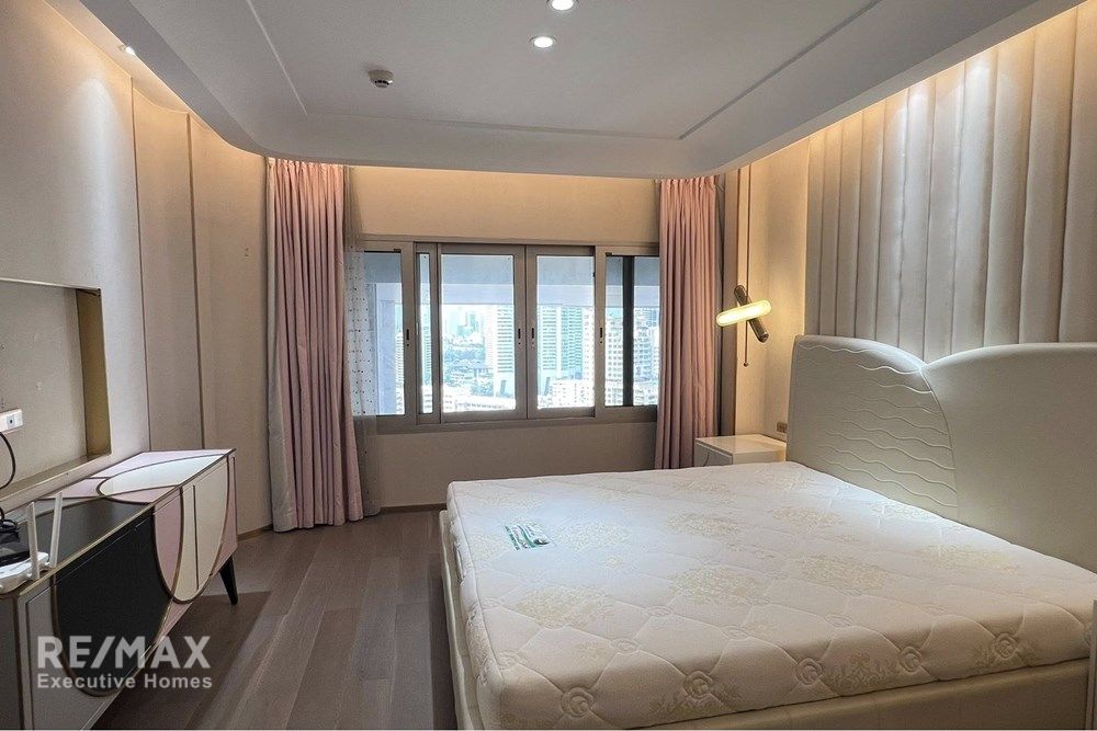 Luxury 371sqm Sky Villa with Private Pool for Rent at Le Raffine 24, 10 mins Walk to BTS Phrom Phong 9