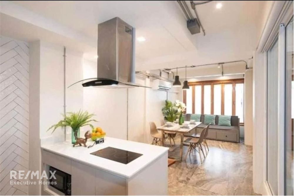 5BR Corner Townhome for Rent at 150K | Pet-Friendly | 900m to BTS Ekkamai 2