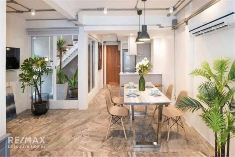 5BR Corner Townhome for Rent at 150K | Pet-Friendly | 900m to BTS Ekkamai 3