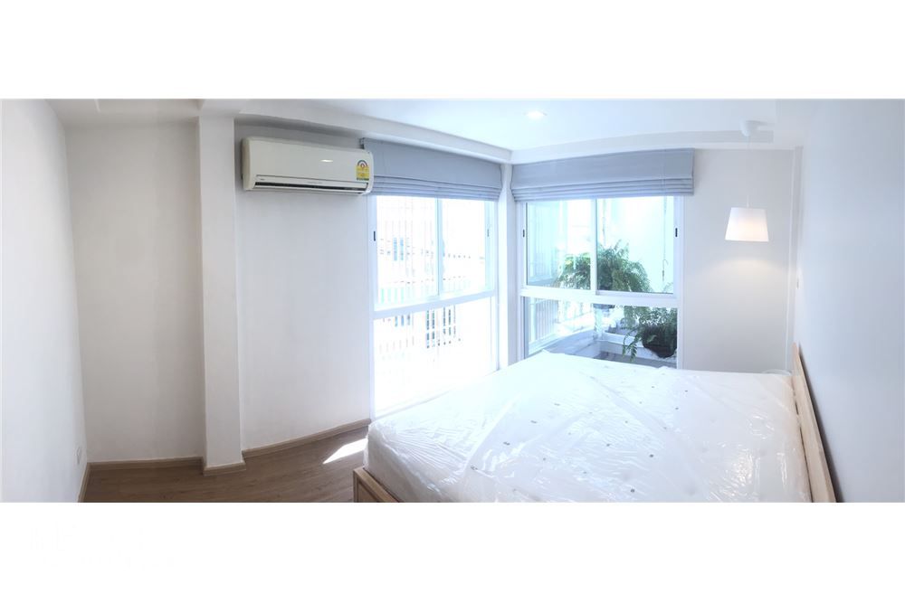 5BR Corner Townhome for Rent at 150K | Pet-Friendly | 900m to BTS Ekkamai 6