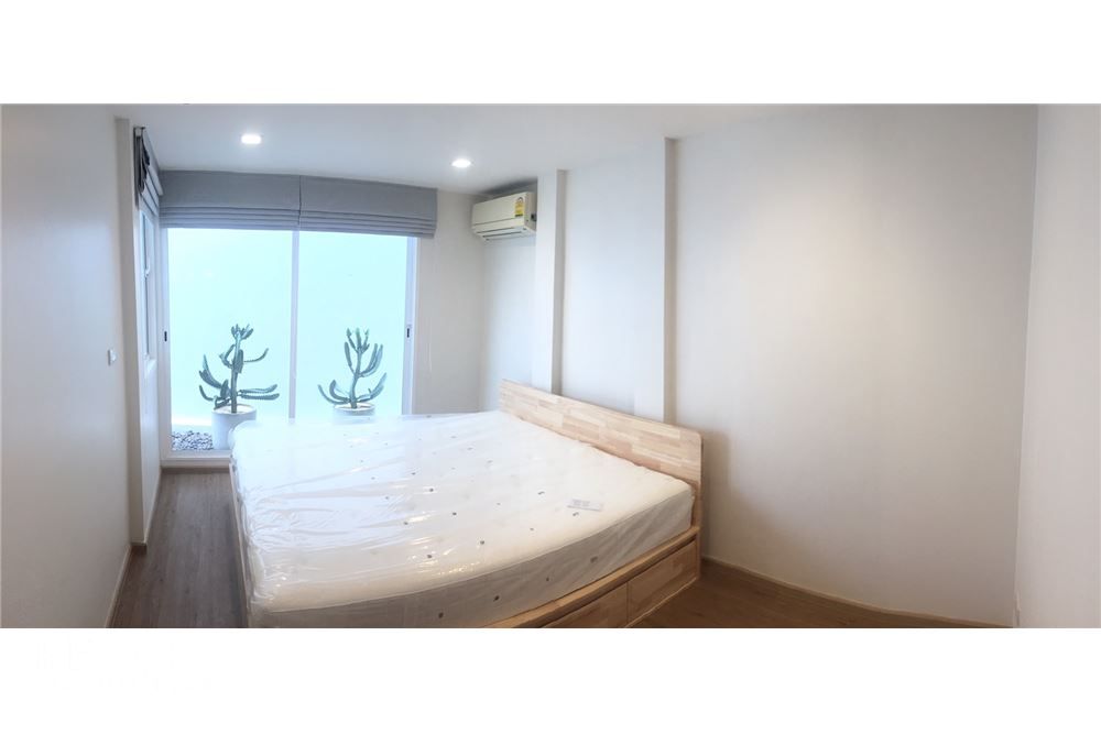 5BR Corner Townhome for Rent at 150K | Pet-Friendly | 900m to BTS Ekkamai 7