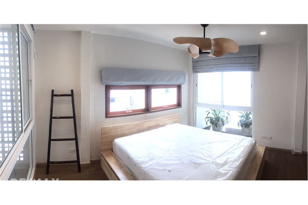 5BR Corner Townhome for Rent at 150K | Pet-Friendly | 900m to BTS Ekkamai 8