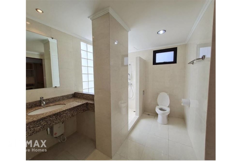 3BR Condo for Rent at 85K in Sathorn Soi 1 - 230sqm with Wood Floors & Cat-Friendly 12