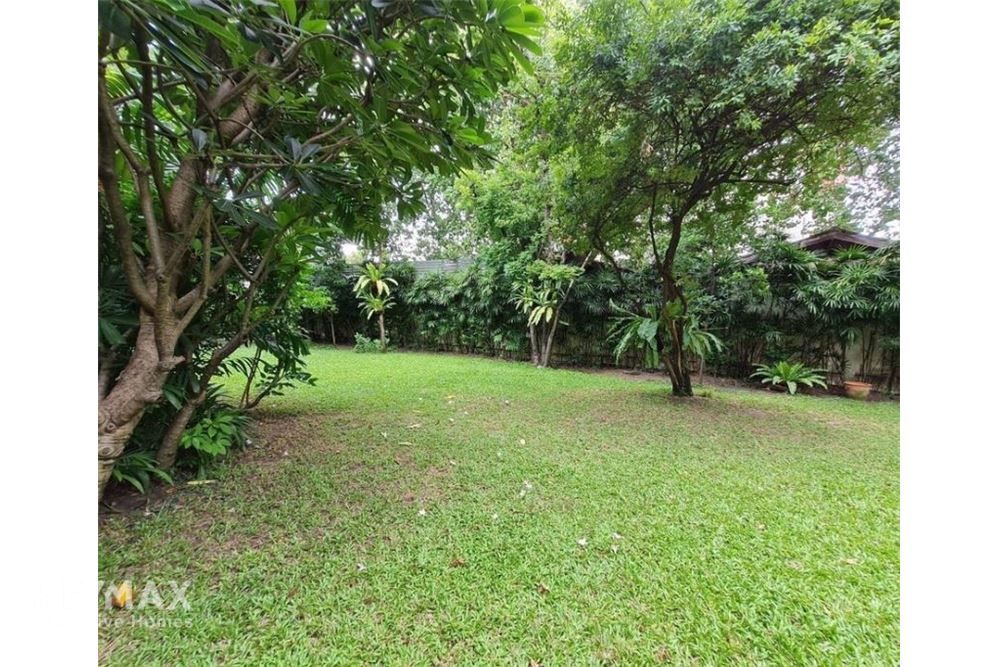 3BR Condo for Rent at 85K in Sathorn Soi 1 - 230sqm with Wood Floors & Cat-Friendly 18