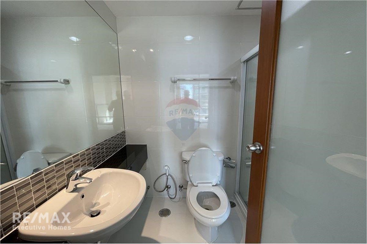 2BR Cat-Friendly Condo for Rent | 160sqm | High Floor | Sukhumvit 24 | 14 Min Walk to BTS Phrom Phong 11