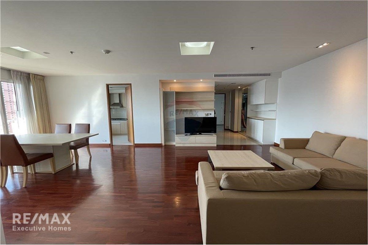 2BR Cat-Friendly Condo for Rent | 160sqm | High Floor | Sukhumvit 24 | 14 Min Walk to BTS Phrom Phong 2