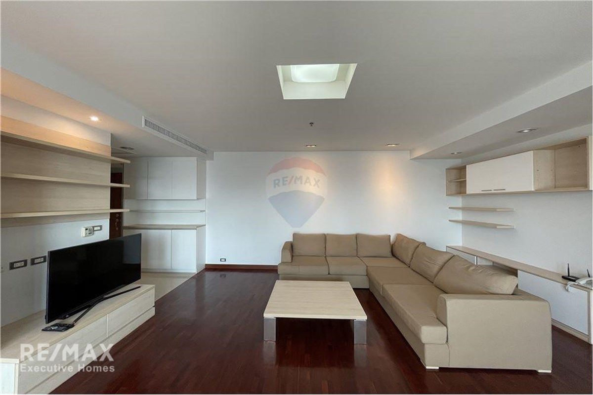 2BR Cat-Friendly Condo for Rent | 160sqm | High Floor | Sukhumvit 24 | 14 Min Walk to BTS Phrom Phong 3