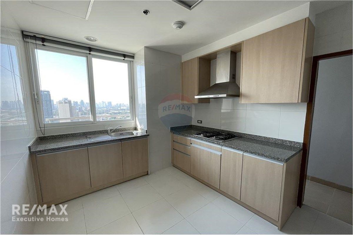 2BR Cat-Friendly Condo for Rent | 160sqm | High Floor | Sukhumvit 24 | 14 Min Walk to BTS Phrom Phong 5