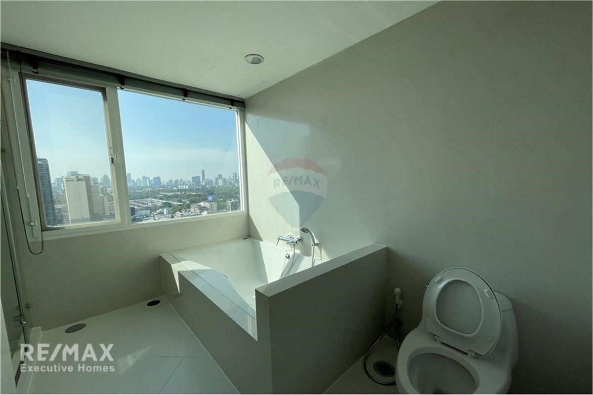2BR Cat-Friendly Condo for Rent | 160sqm | High Floor | Sukhumvit 24 | 14 Min Walk to BTS Phrom Phong 8
