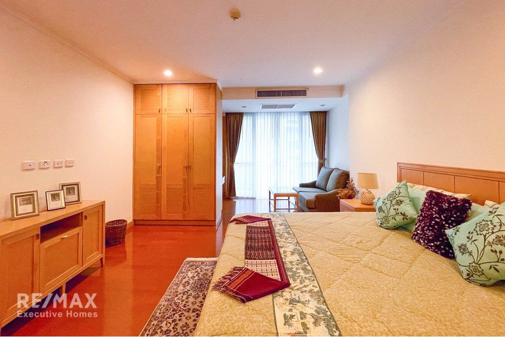 Modern Condo in Vibrant Bangkok City Center 11