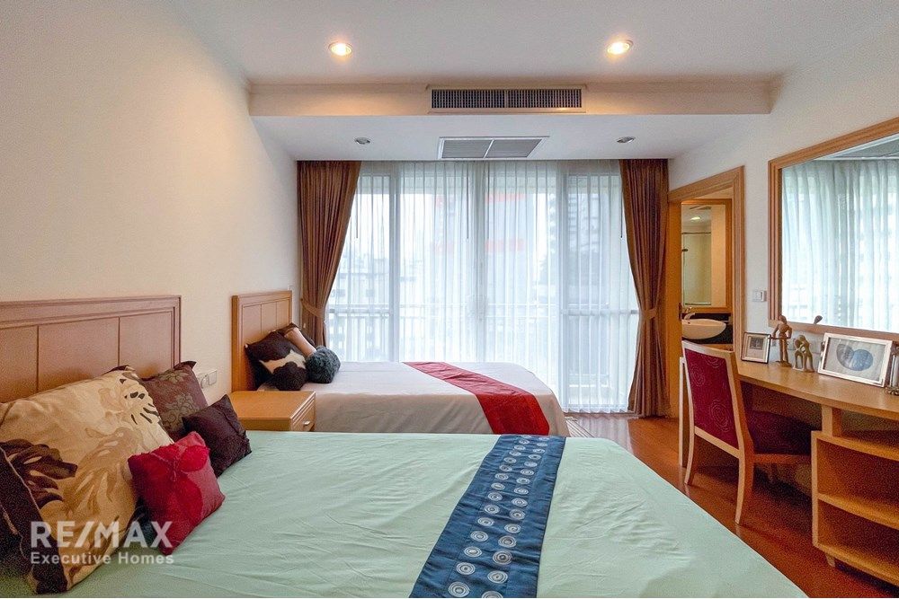 Modern Condo in Vibrant Bangkok City Center 12
