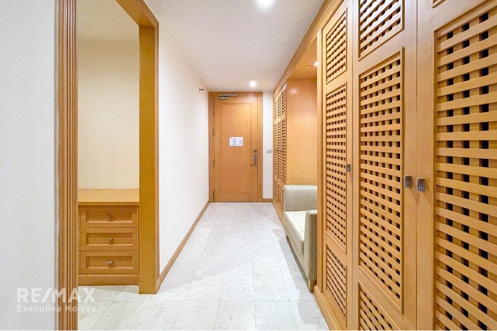 Modern Condo in Vibrant Bangkok City Center 13