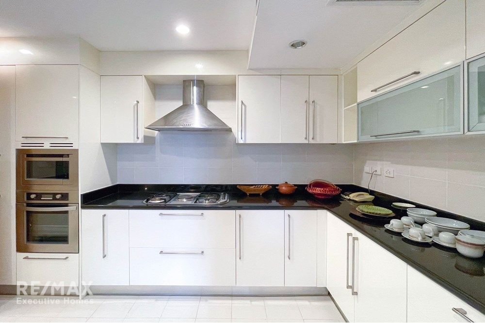 Modern Condo in Vibrant Bangkok City Center 14