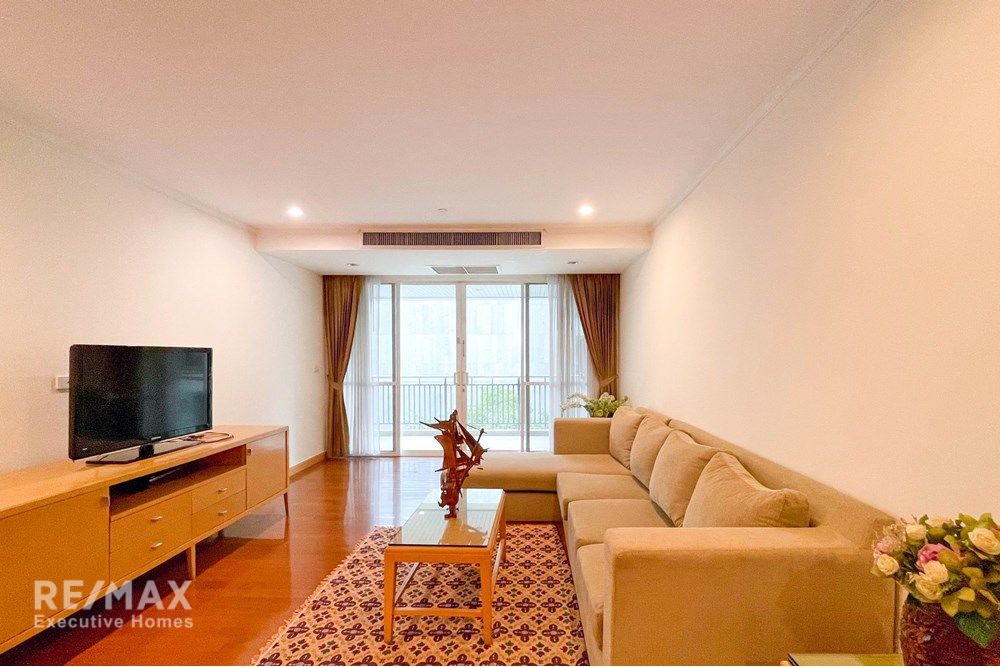 Modern Condo in Vibrant Bangkok City Center 2
