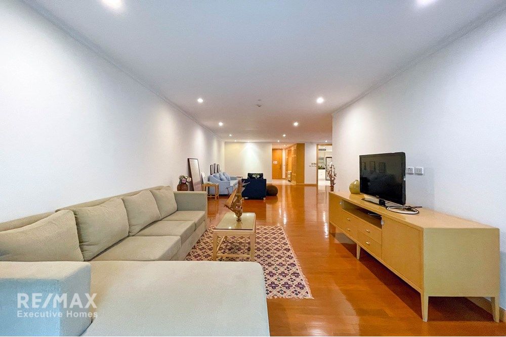 Modern Condo in Vibrant Bangkok City Center 3