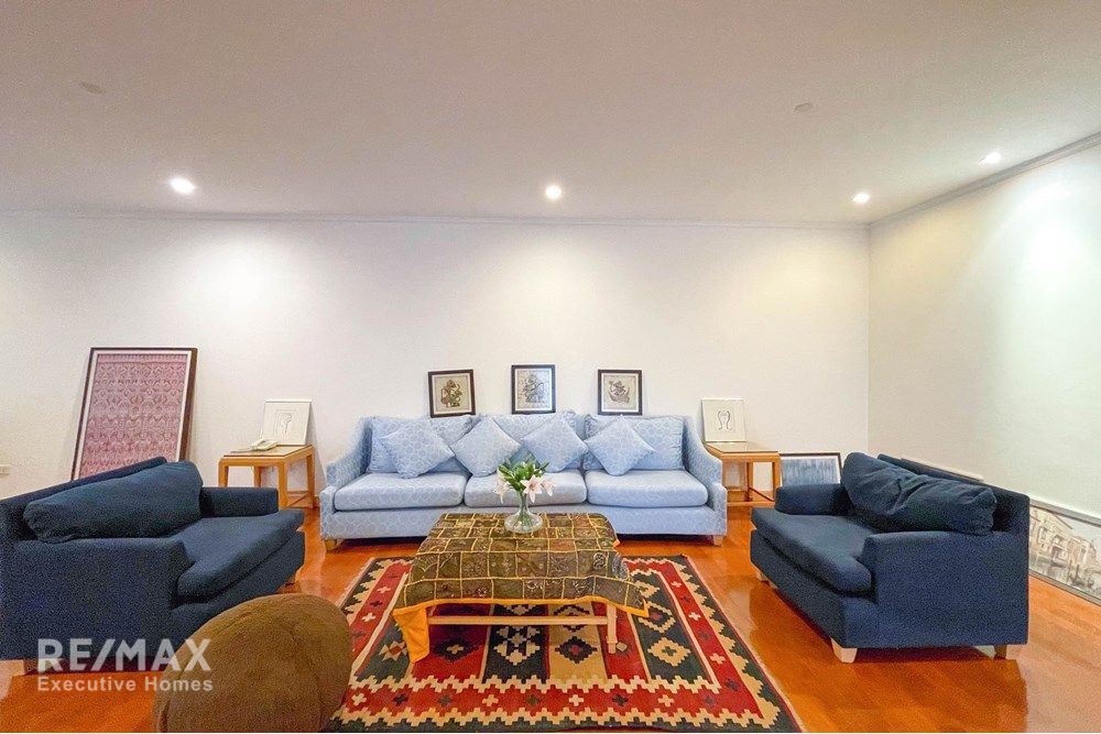 Modern Condo in Vibrant Bangkok City Center 5