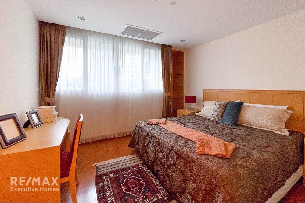 Modern Condo in Vibrant Bangkok City Center 8