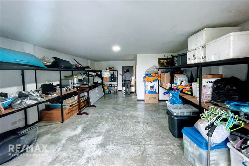 4-Story Townhouses Great Location! Just 10 minutes to Sukhumvit 30
