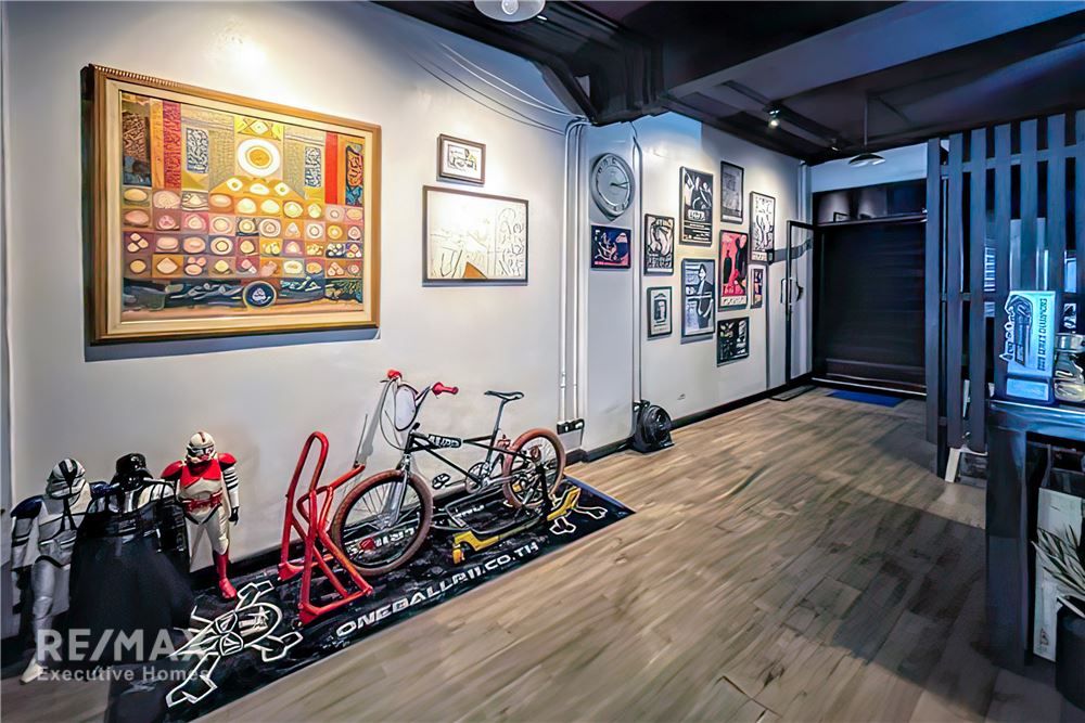 4-Story Townhouses Great Location! Just 10 minutes to Sukhumvit 5