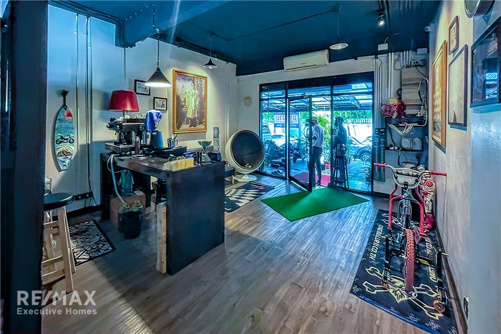 4-Story Townhouses Great Location! Just 10 minutes to Sukhumvit 9
