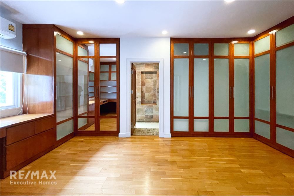 Luxuriöse 400 qm Villa mit privatem Pool zu vermieten in Sukhumvit 36 - Haustierfreundlich 24