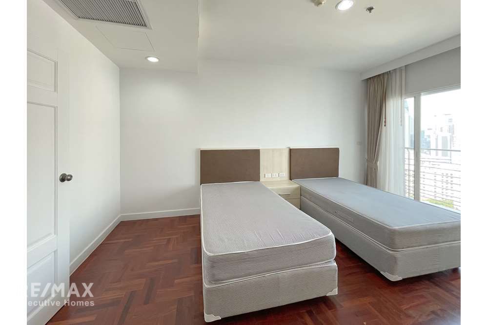Modern Condo with Spectacular City Views in Downtown 17