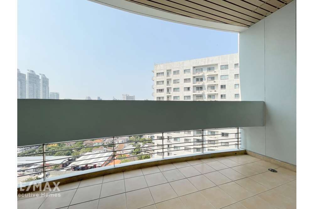 Modern Condo with Spectacular City Views in Downtown 9