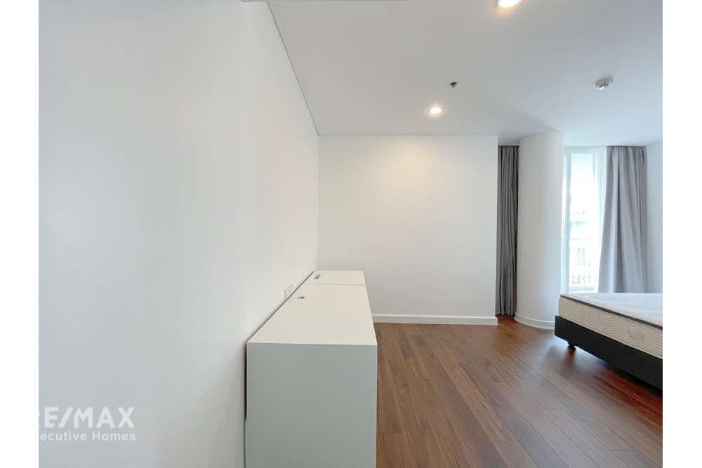 4BR Condo for Rent in Ekkamai - 280sqm with Huge Balcony & Pet-Friendly 12
