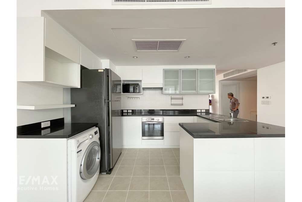 4BR Condo for Rent in Ekkamai - 280sqm with Huge Balcony & Pet-Friendly 2
