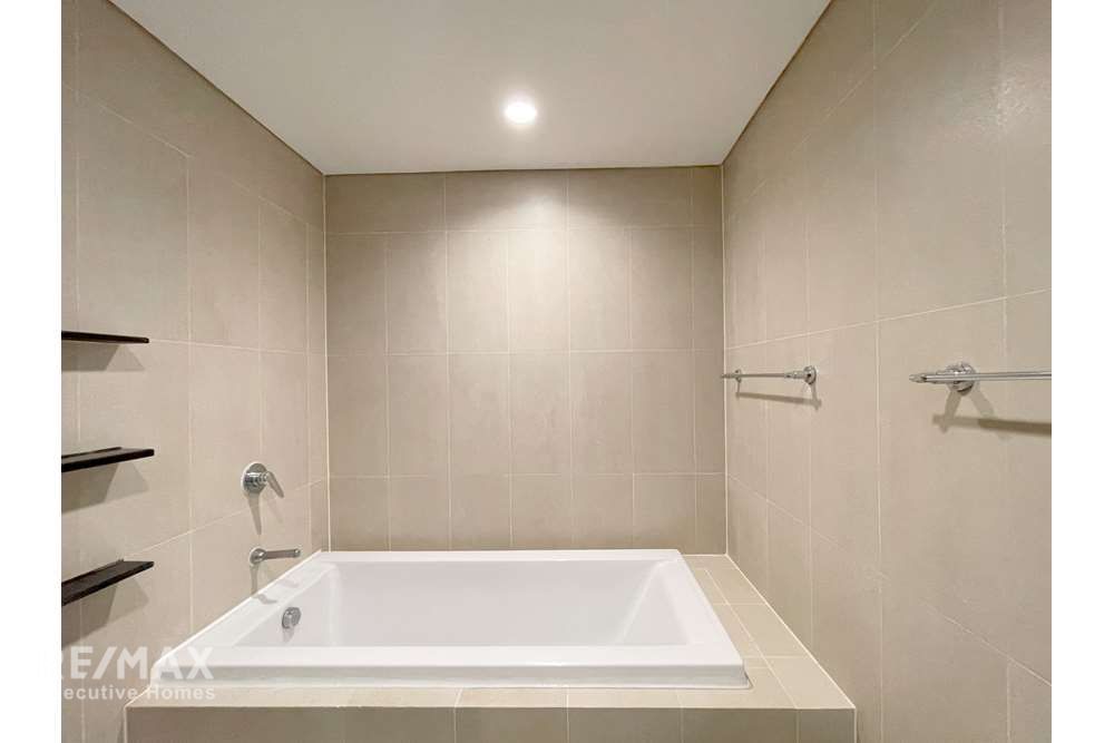4BR Condo for Rent in Ekkamai - 280sqm with Huge Balcony & Pet-Friendly 20