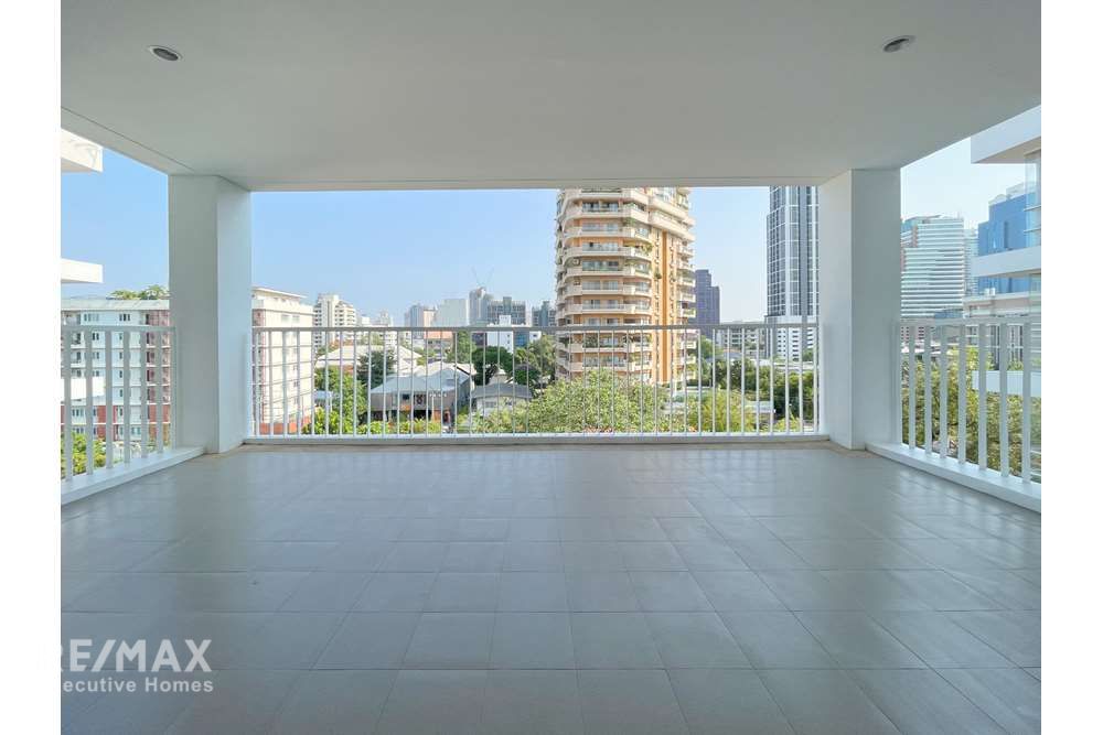 4BR Condo for Rent in Ekkamai - 280sqm with Huge Balcony & Pet-Friendly 3