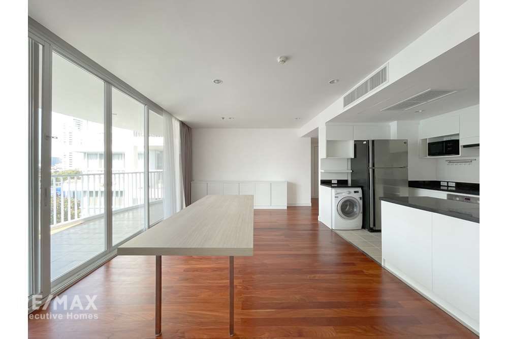4BR Condo for Rent in Ekkamai - 280sqm with Huge Balcony & Pet-Friendly 4