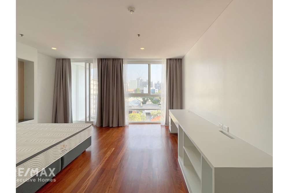 4BR Condo for Rent in Ekkamai - 280sqm with Huge Balcony & Pet-Friendly 9