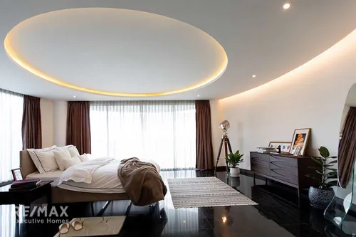 modern-condo-with-scenic-views-in-downtown-location-920071001-15934