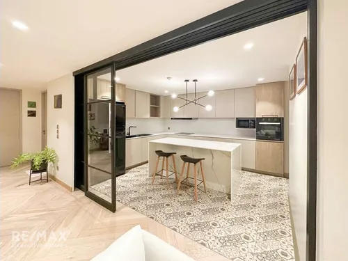 modern-downtown-condo-with-city-views-920071001-15935
