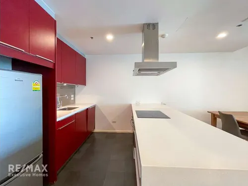 modern-condo-with-scenic-views-in-downtown-920071001-15944