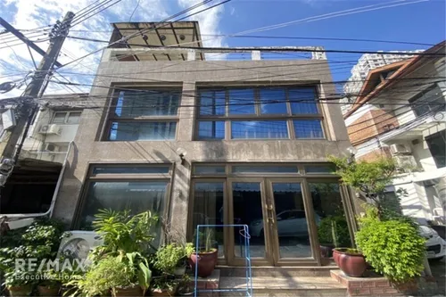 spacious-townhouse-for-rent-in-sukhumvit-26-with-home-office-and-4-car-parks-near-bts-phrom-phong-920071001-15977